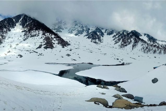 Kareri-lake-trek